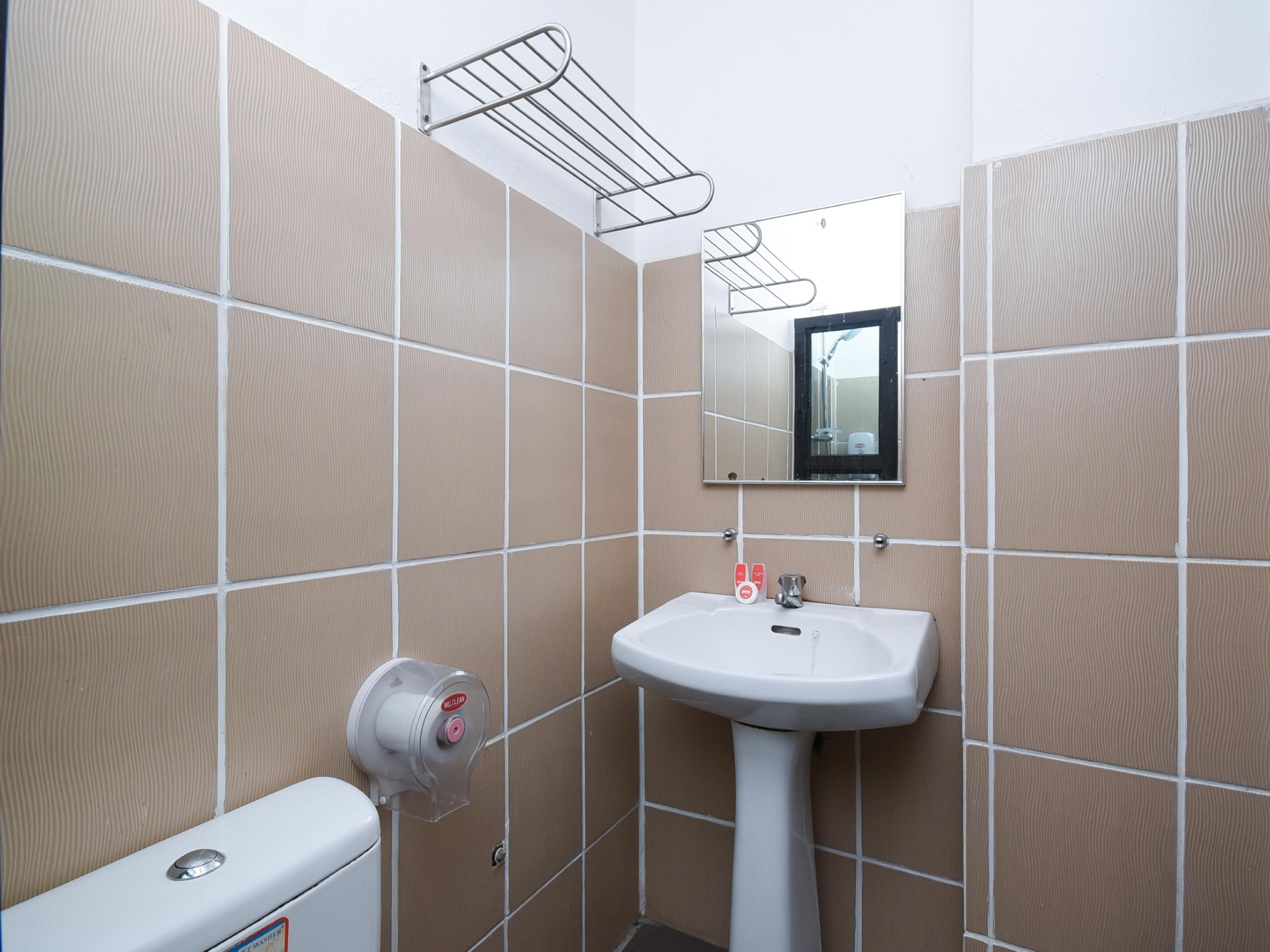 Super Oyo 89604 City Home Stay Miri Buitenkant foto