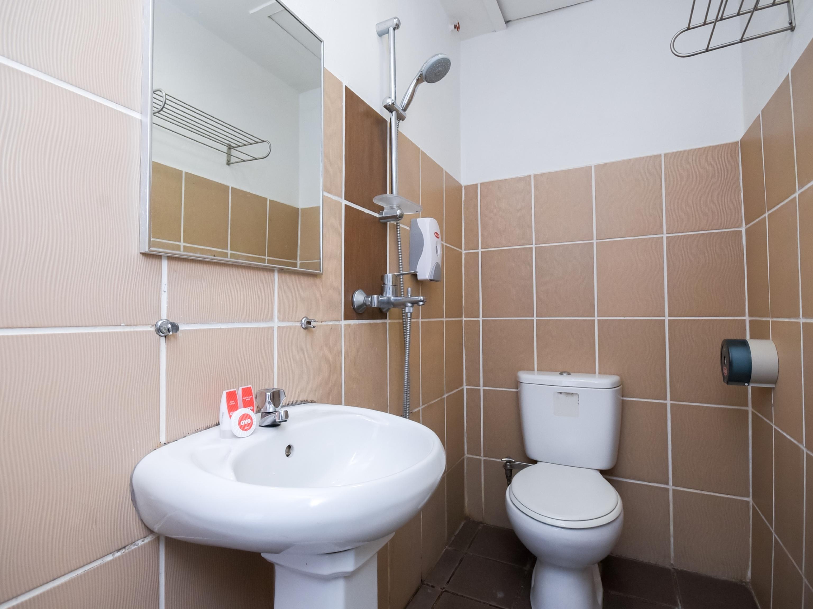Super Oyo 89604 City Home Stay Miri Buitenkant foto