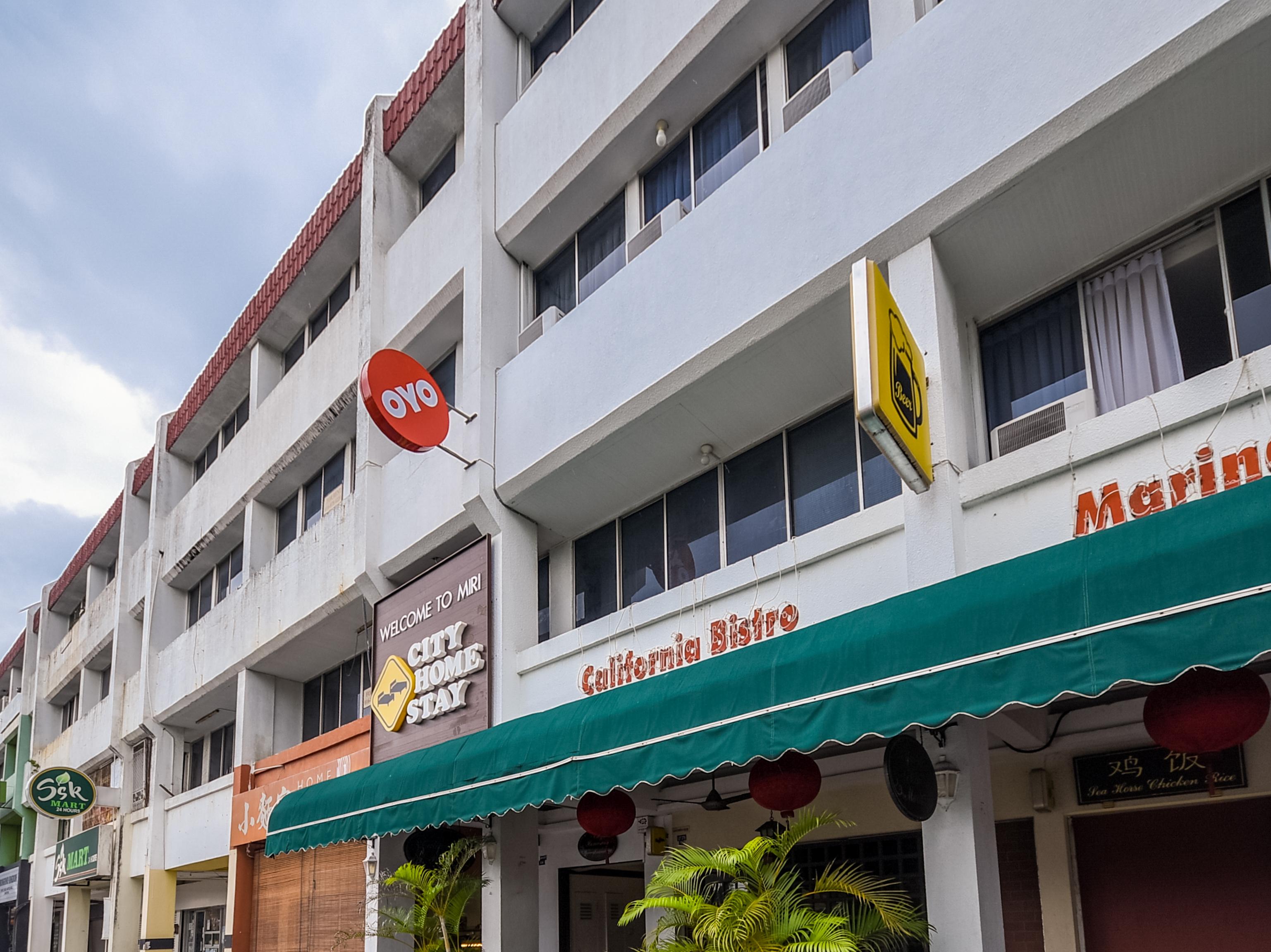 Super Oyo 89604 City Home Stay Miri Buitenkant foto