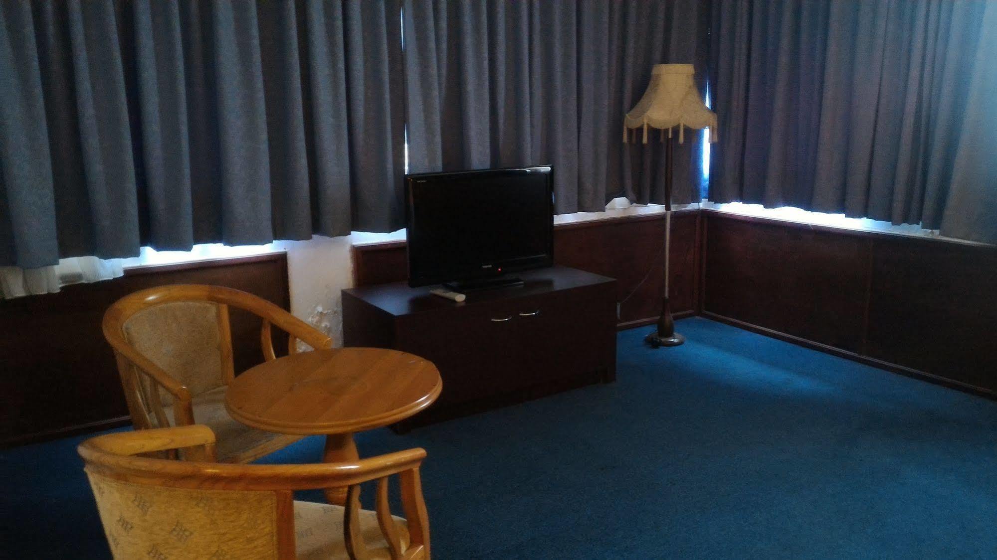 Super Oyo 89604 City Home Stay Miri Buitenkant foto