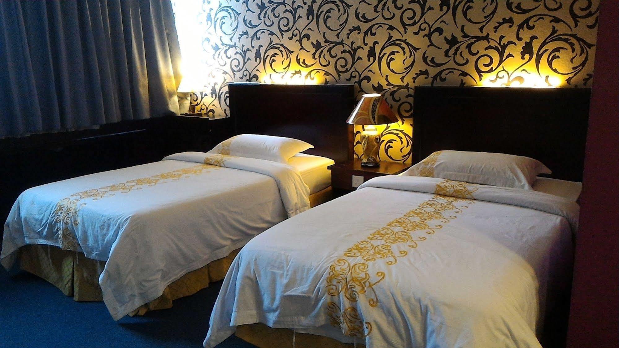 Super Oyo 89604 City Home Stay Miri Buitenkant foto